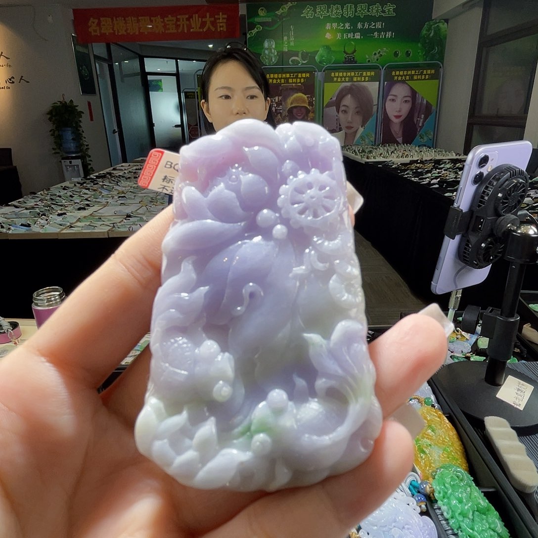 颈饰未镶嵌翡翠一个