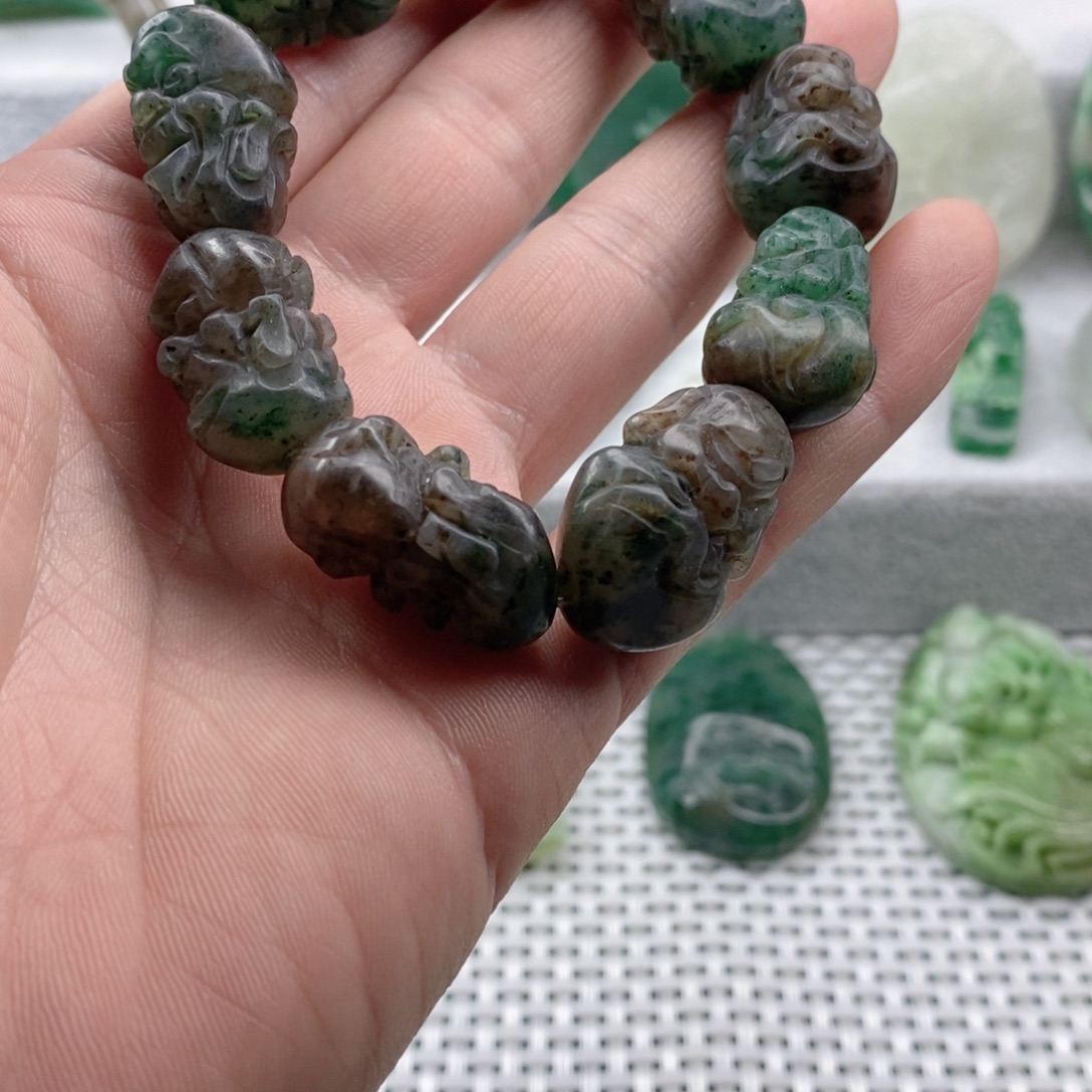 独山玉未镶嵌颈饰