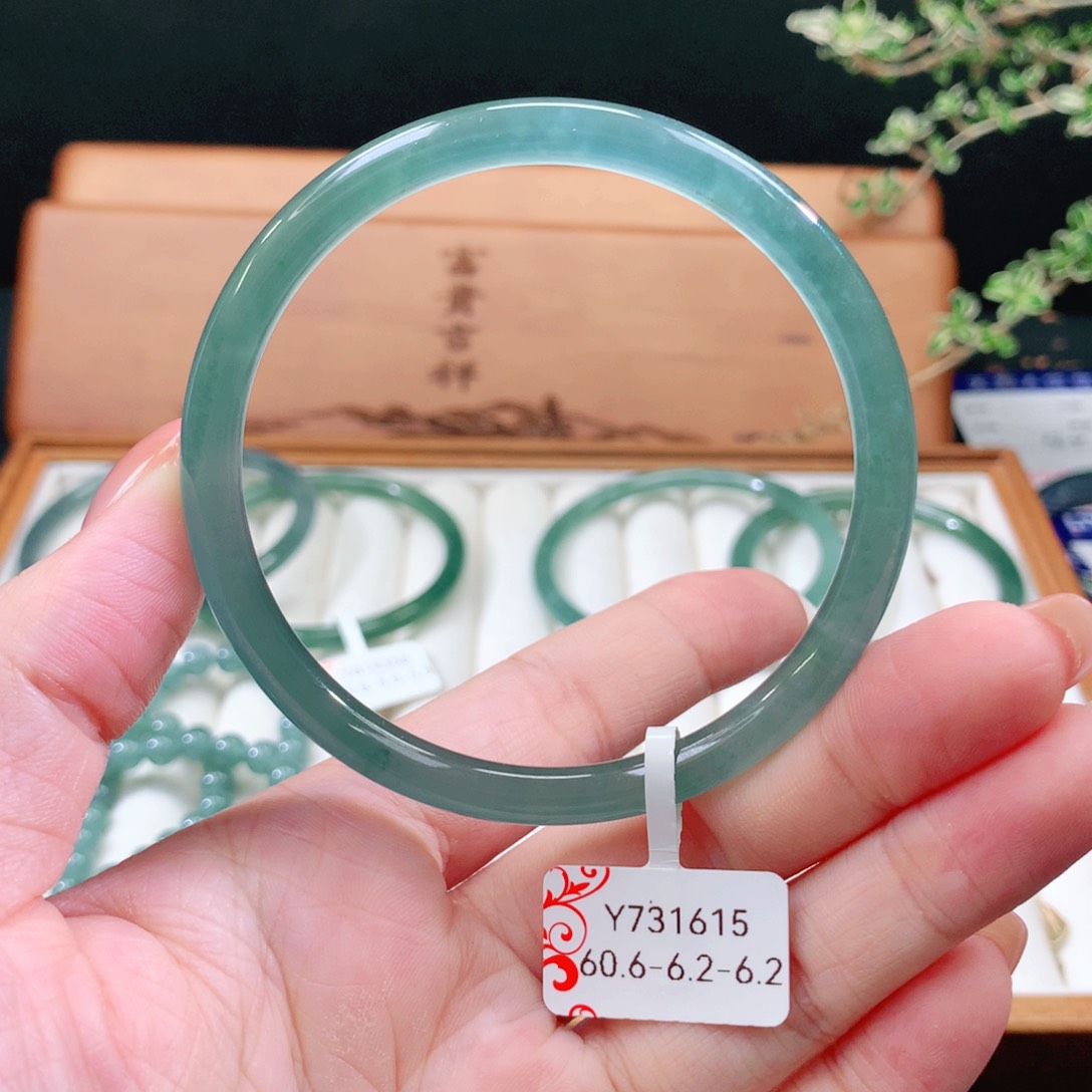 翡翠未镶嵌手镯天然