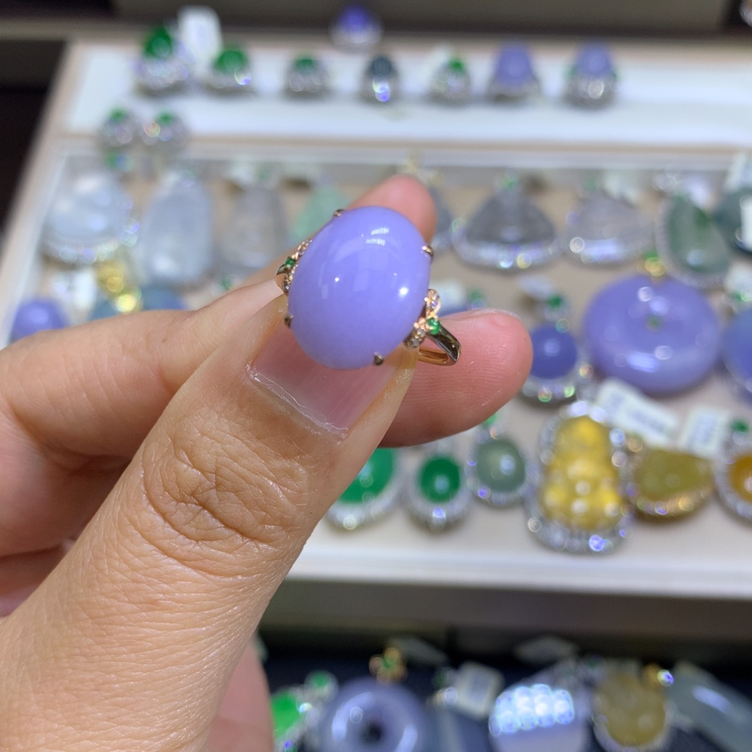 翡翠颈饰18K金镶嵌翡翠吊坠