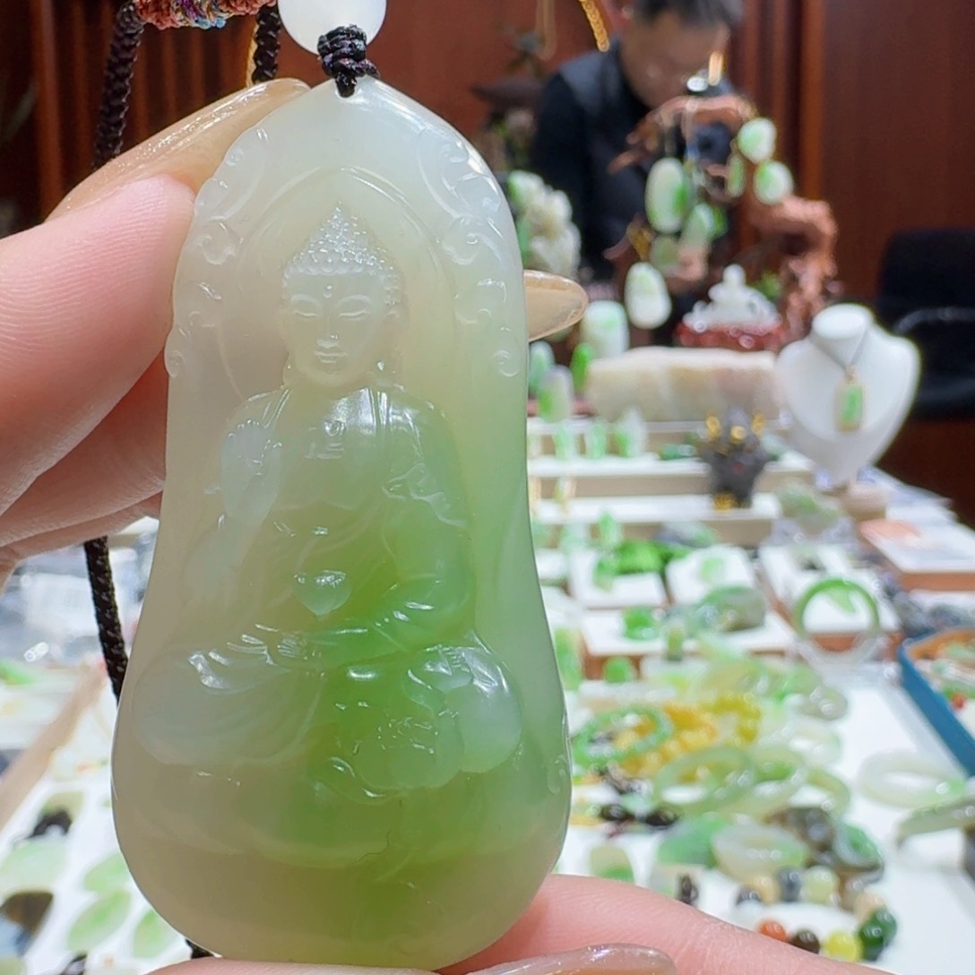 和田玉翠青冰底大日如来未镶嵌