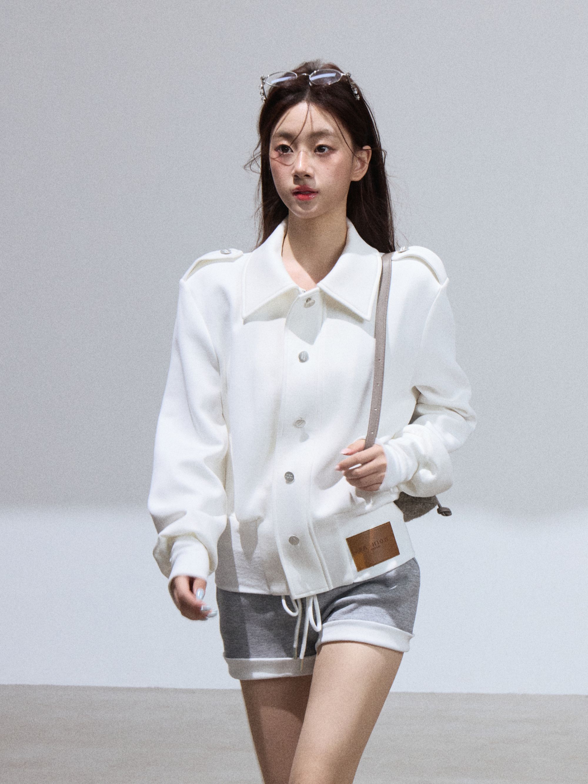 Moxiebabe宽肩收腰下摆宽松夹克外套女秋季高腰修身短裤子两件套