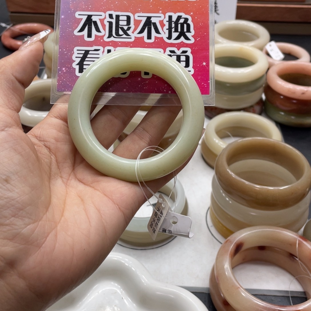 石英岩玉手镯未镶嵌依*
