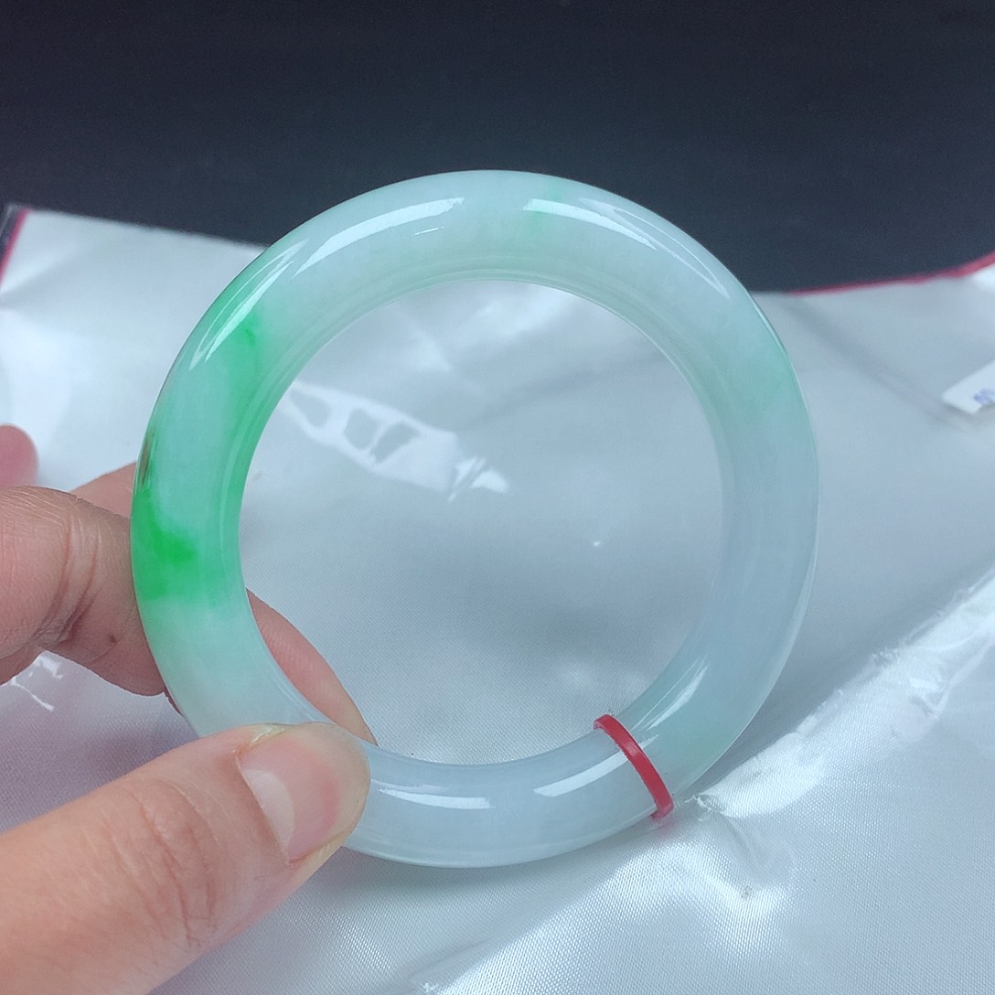 翡翠手镯未镶嵌56圆