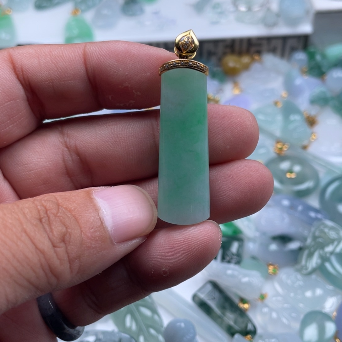 翡翠未镶嵌颈饰翡翠冰绿无事柱