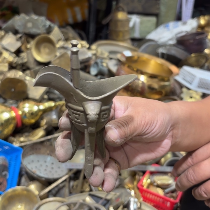 985 铜器物品理性消费