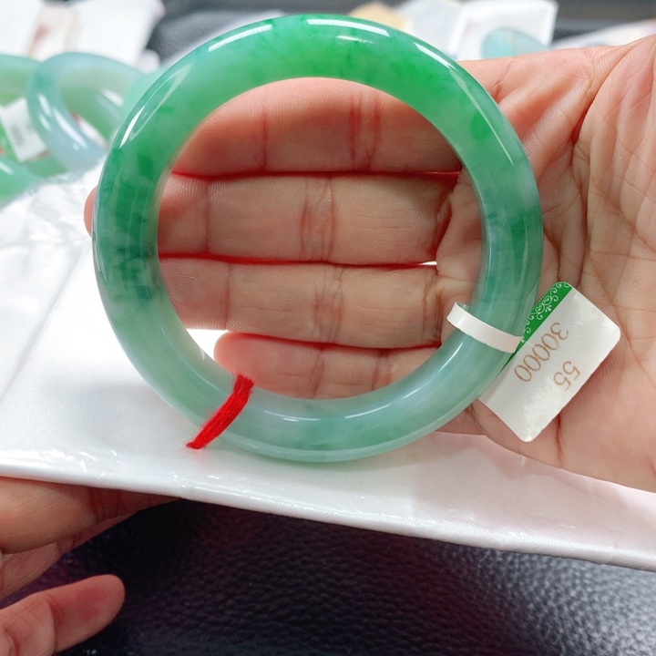 翡翠手镯未镶嵌5555555555