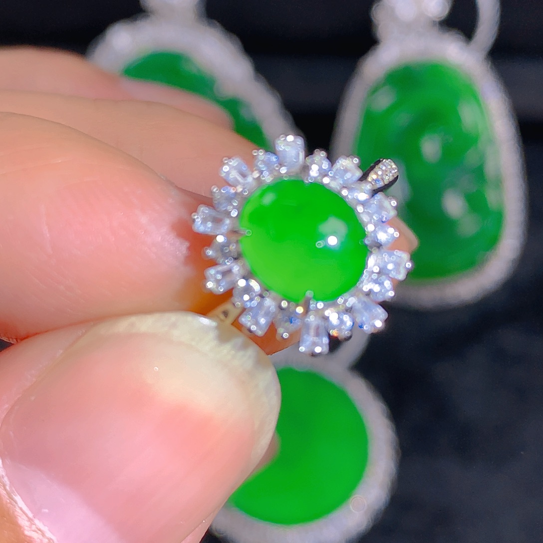 翡翠颈饰银S925镶嵌戒指