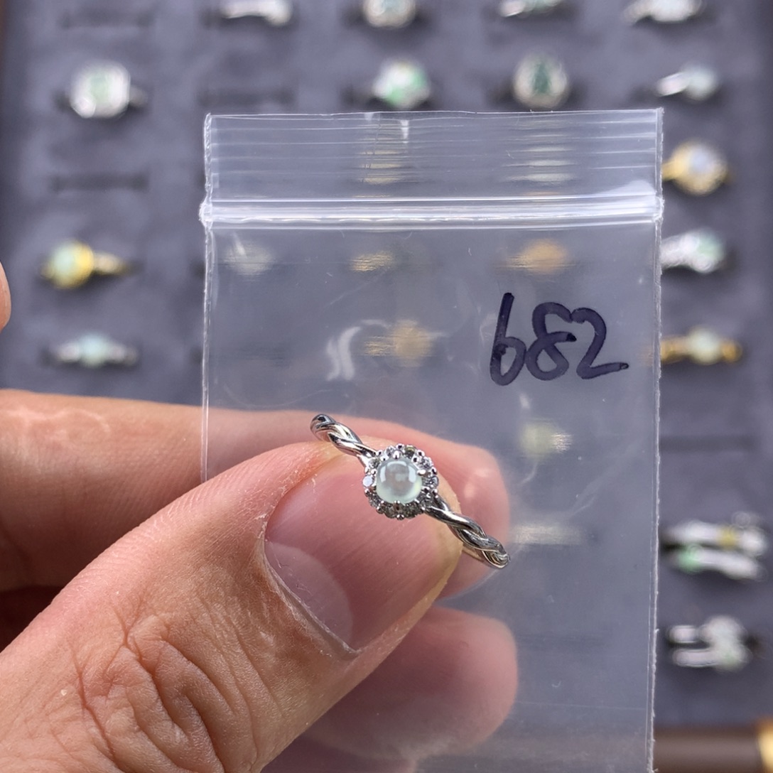 翡翠未镶嵌戒指682