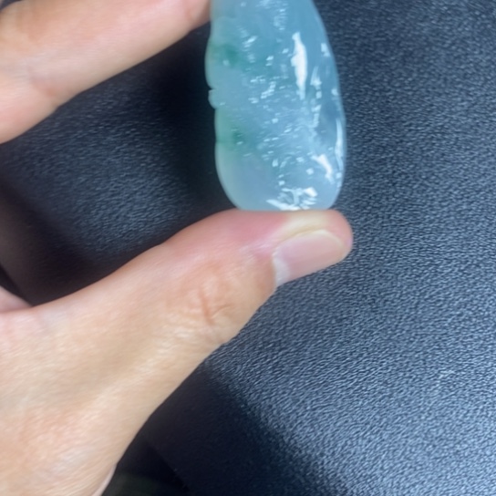 翡翠未镶嵌颈饰龙