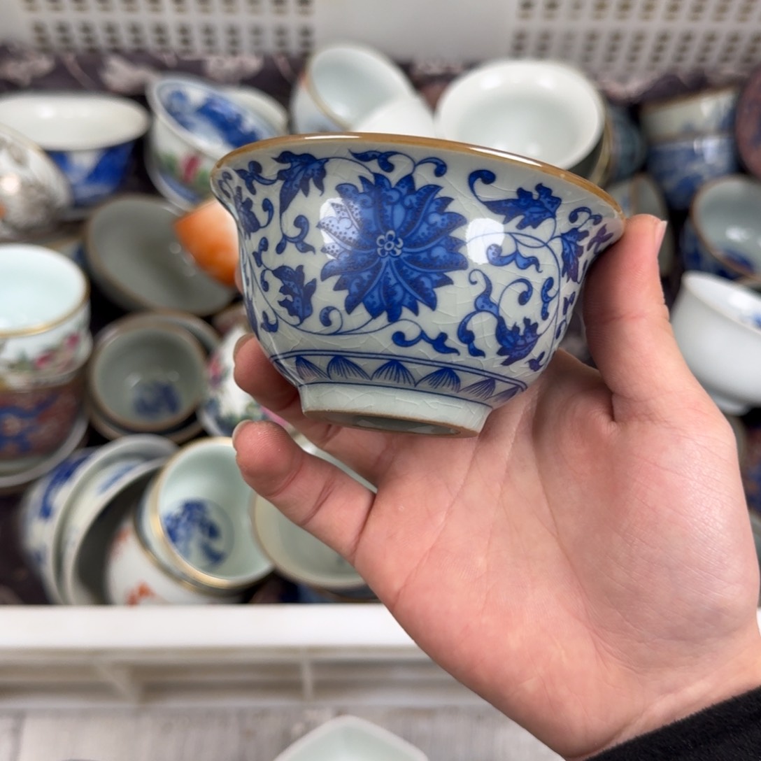 缠枝莲压手杯微瑕的