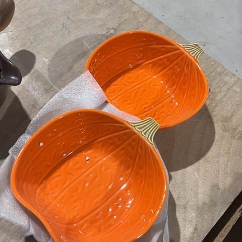 微瑕，不能明火，口径18高6，2个南瓜