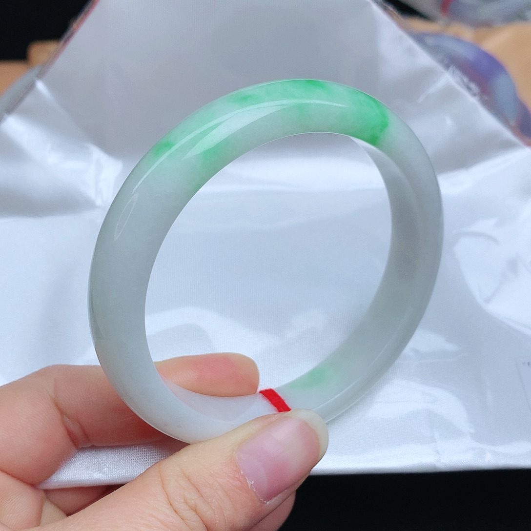 翡翠手镯未镶嵌8467xcvvbb