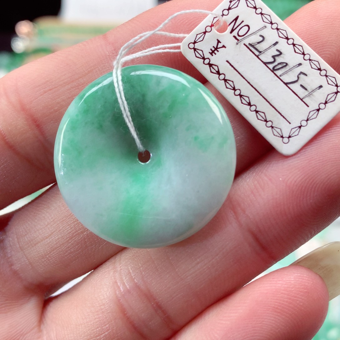 翡翠颈饰未镶嵌翡翠吊坠