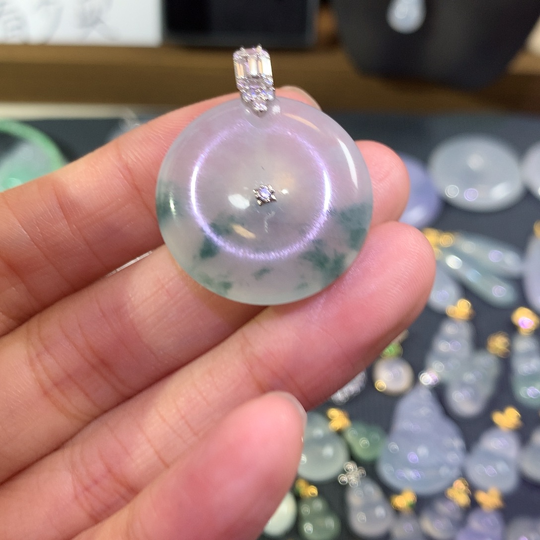 翡翠18K金镶嵌颈饰冰飘花平安扣