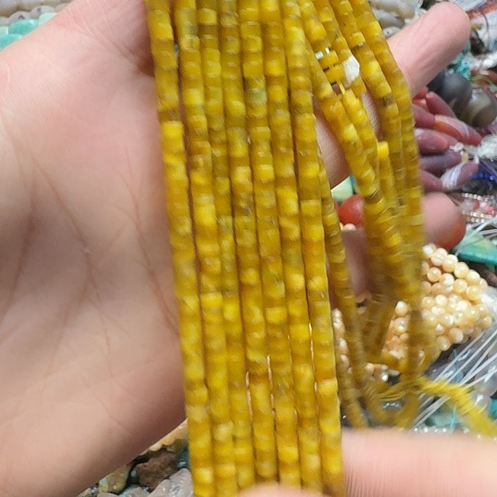 玛瑙/玉髓未镶嵌珠宝半成品一条4mm金虎剁珠