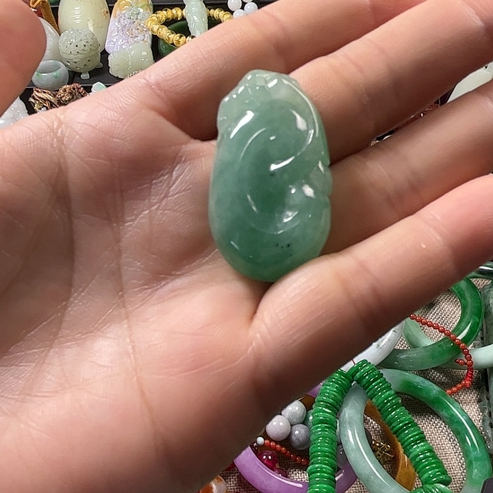 翡翠未镶嵌颈饰翡翠未镶嵌颈饰