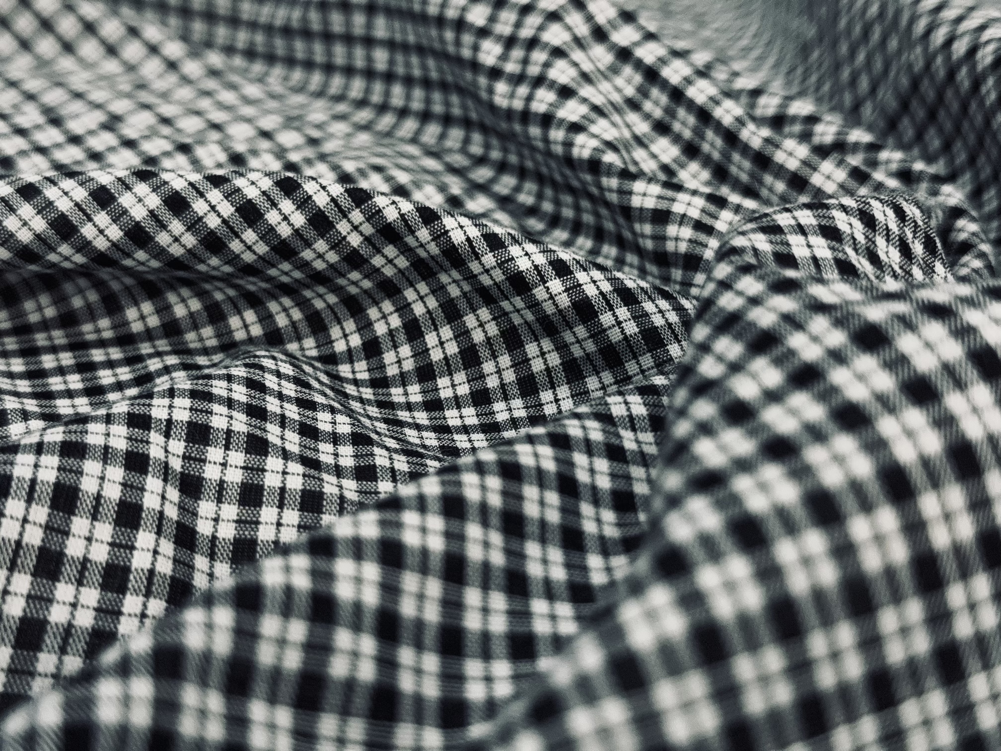 经典黑白小格子涤棉面料 质地柔软手感舒适衬衫裤子衣服面料