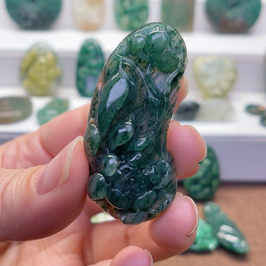 独山玉未镶嵌颈饰