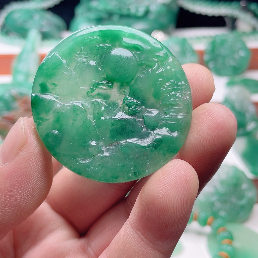 颈饰未镶嵌石英质玉