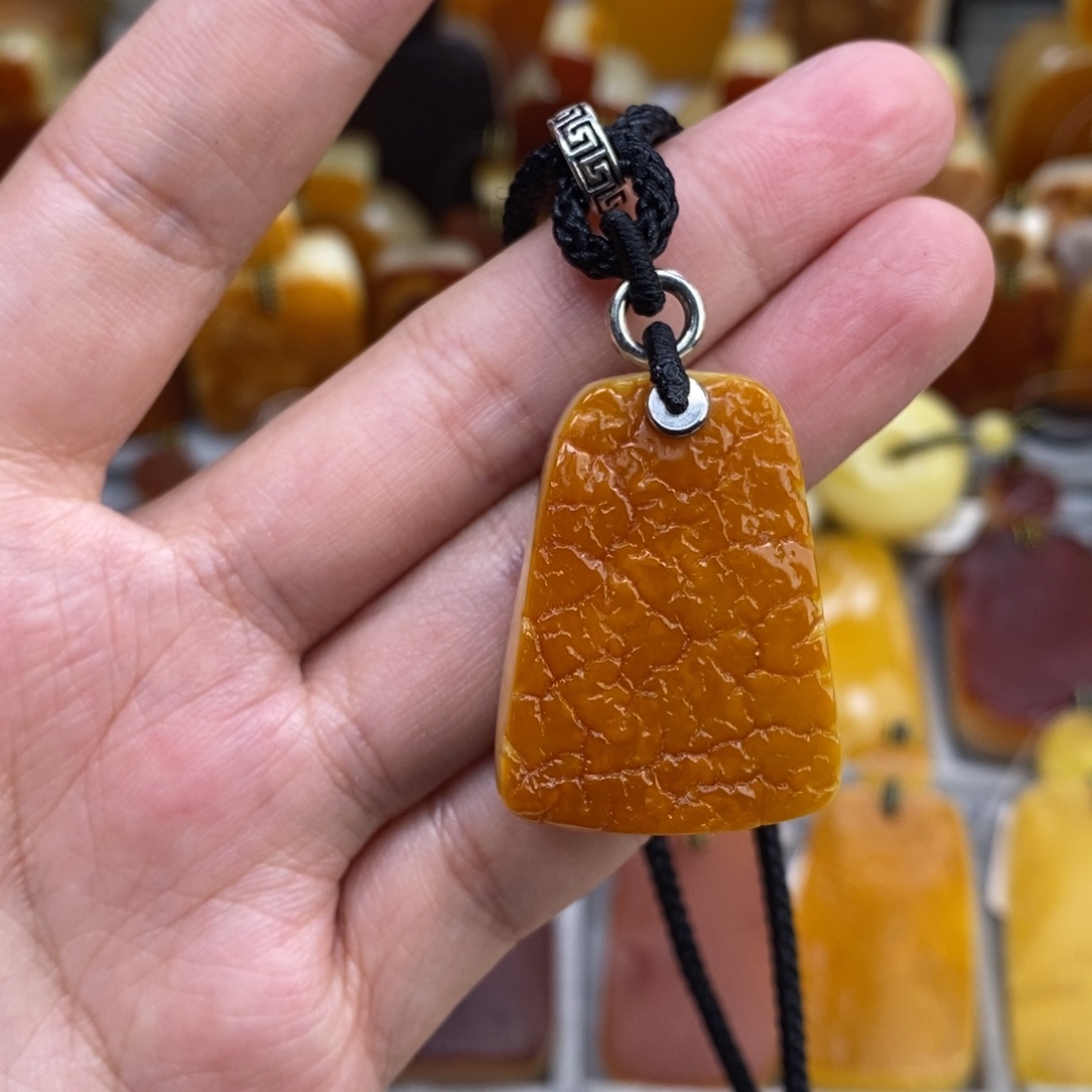 蜜蜡未镶嵌珠宝奇石