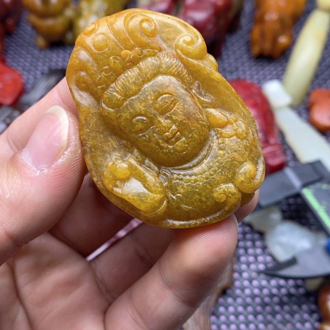 蛇纹石玉颈饰未镶嵌