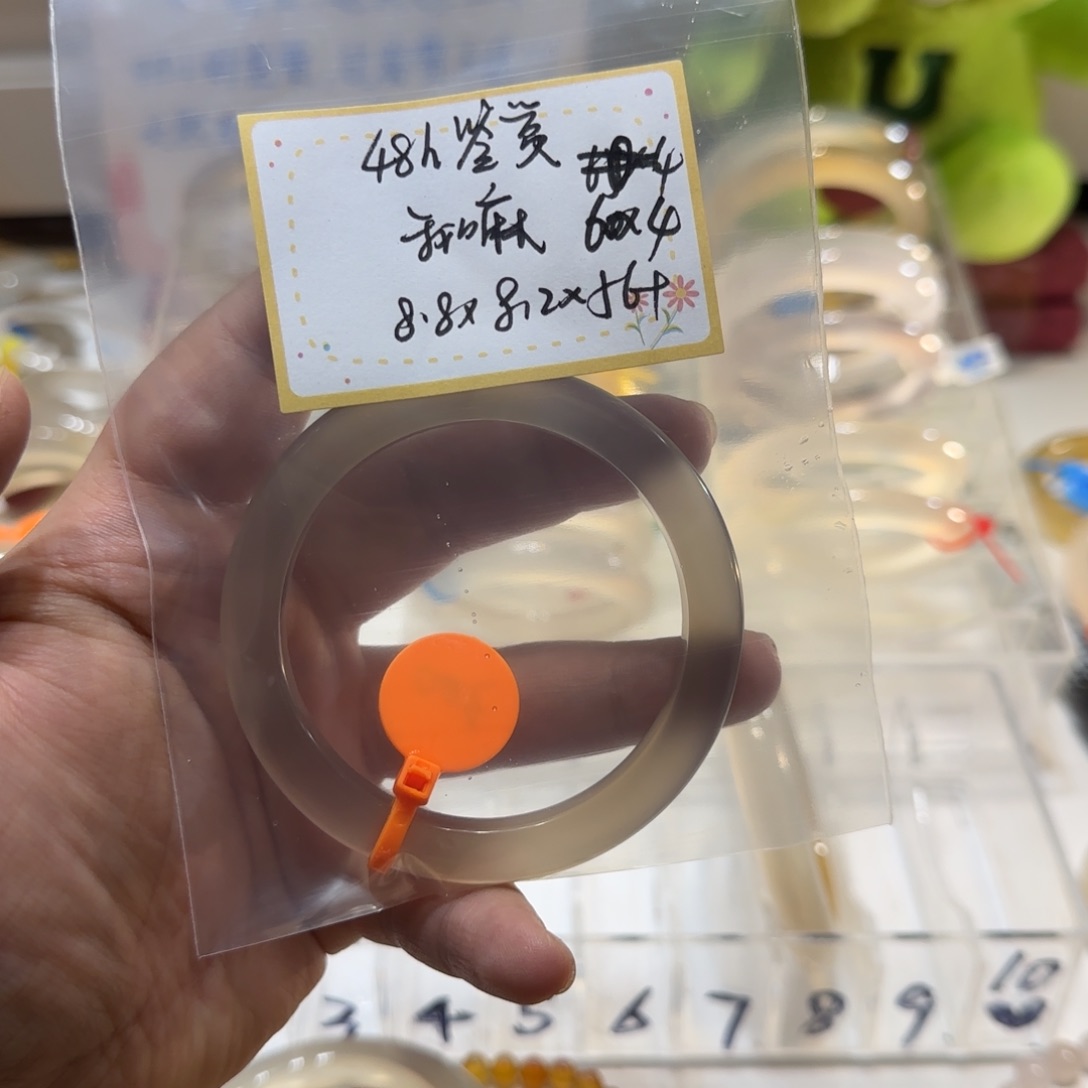 玛瑙/玉髓手镯未镶嵌我*