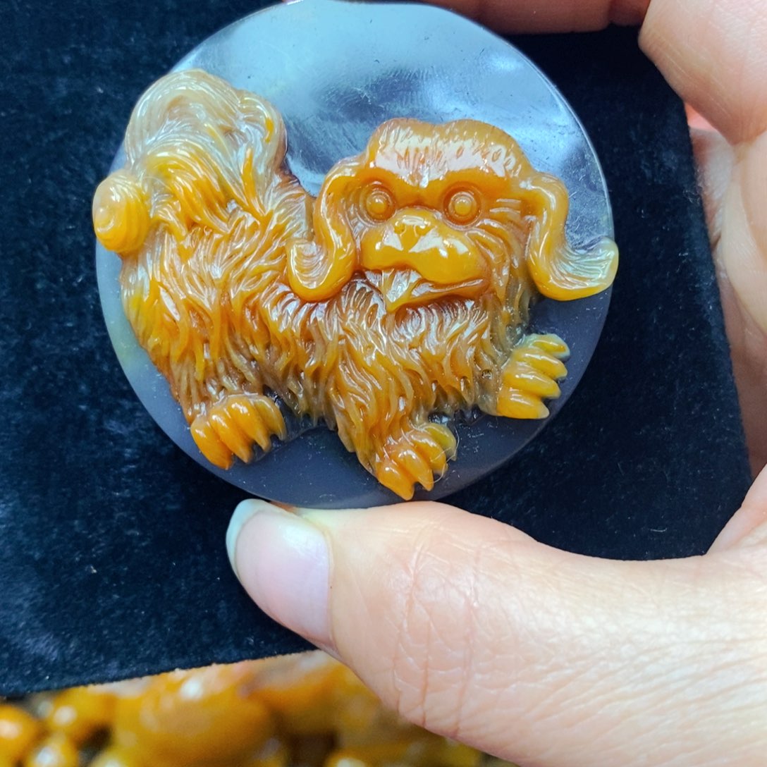 未镶嵌石英质玉（黄龙玉）颈饰