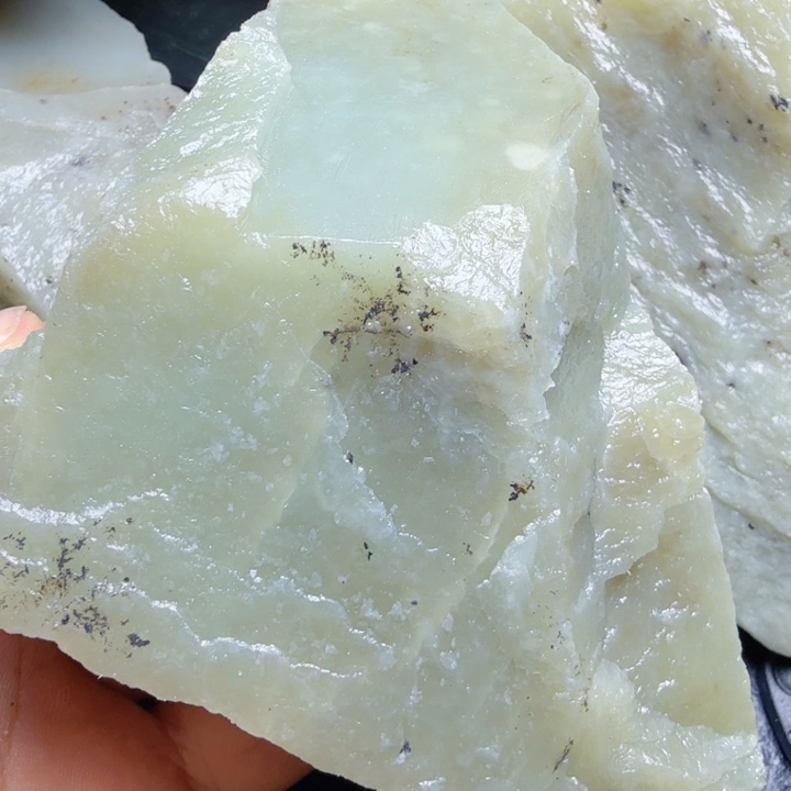 和田玉（糖玉）未镶嵌珠宝奇石