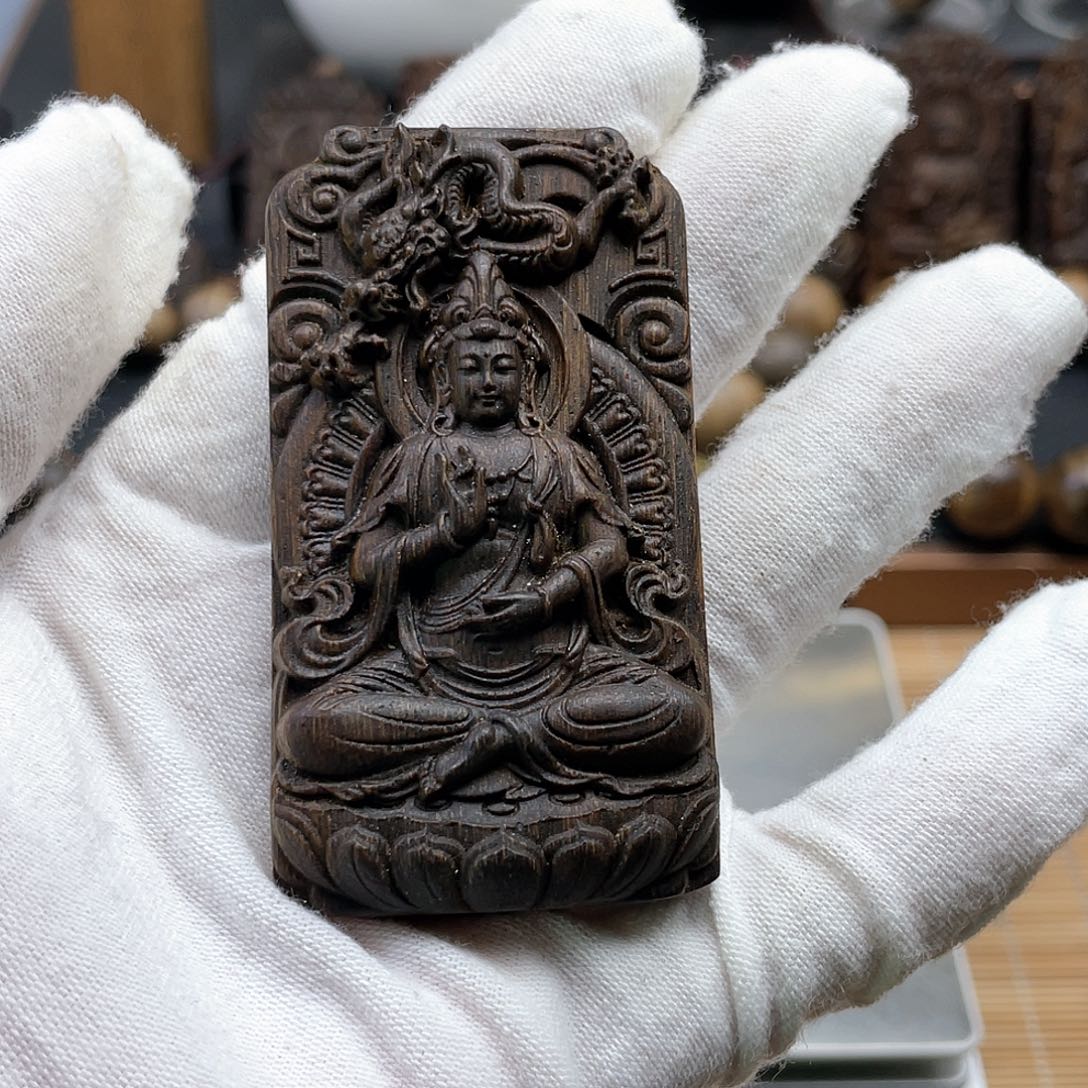 沉香木吊坠披****来芽庄绿奇