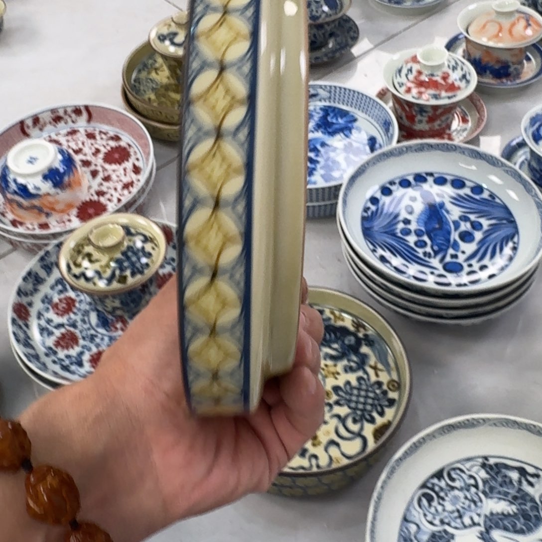 瓷片釉里金狮子大壶承