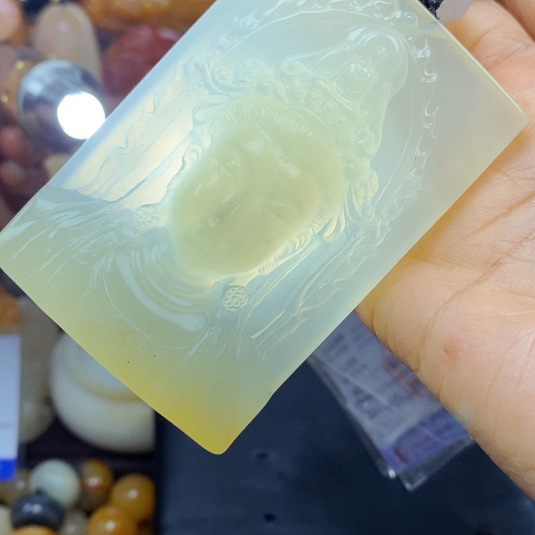 石英质玉（黄龙玉）颈饰未镶嵌