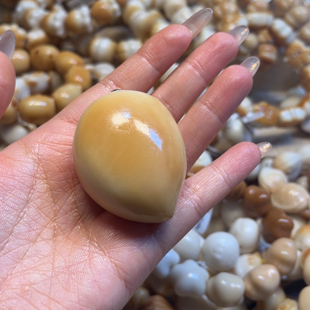 吊坠菩提根/象牙果12.26.81手把件芒果