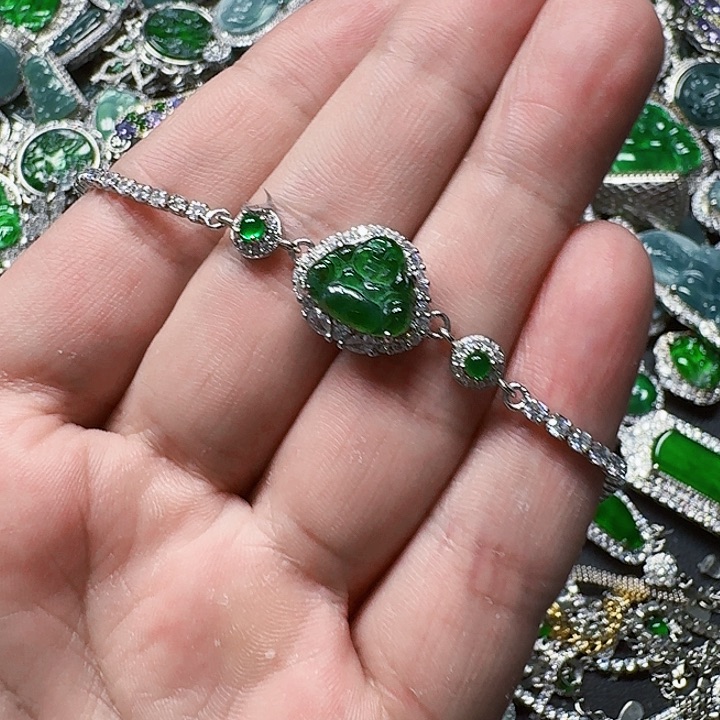 翡翠颈饰未镶嵌天然A货翡翠放漏