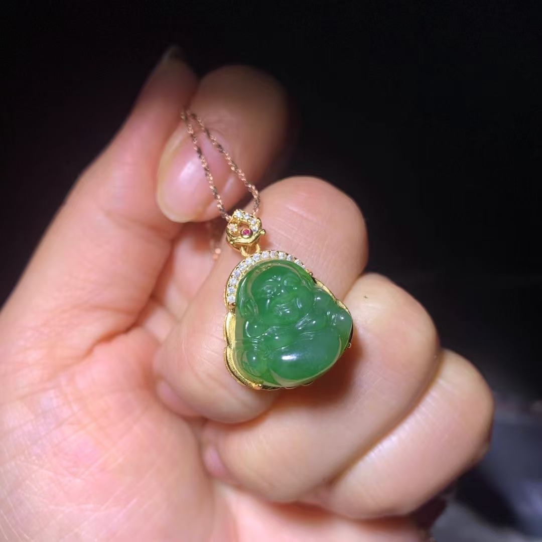 喜儿珠宝天然碧玉镶嵌佛公吊坠