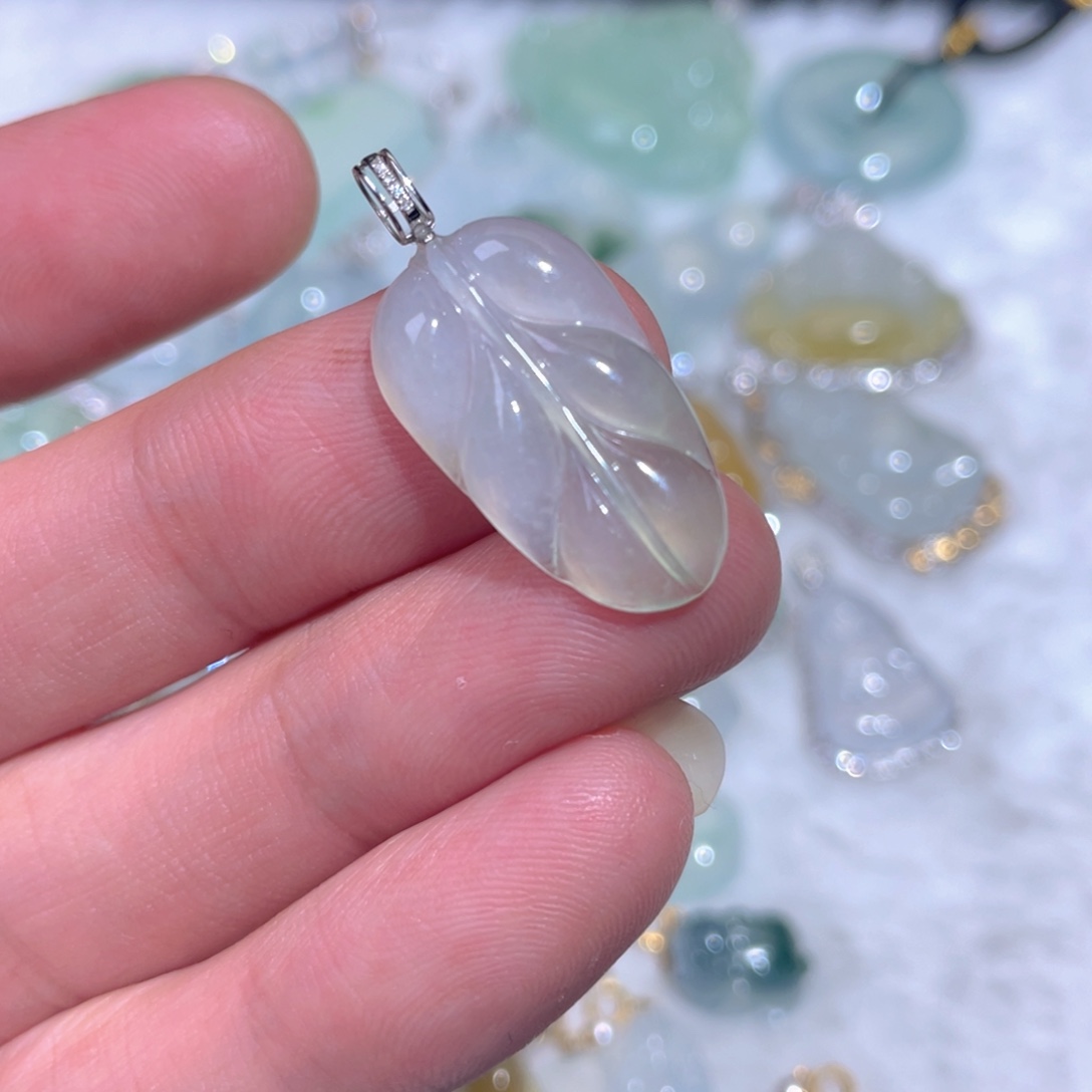 翡翠18K金镶嵌颈饰翡翠