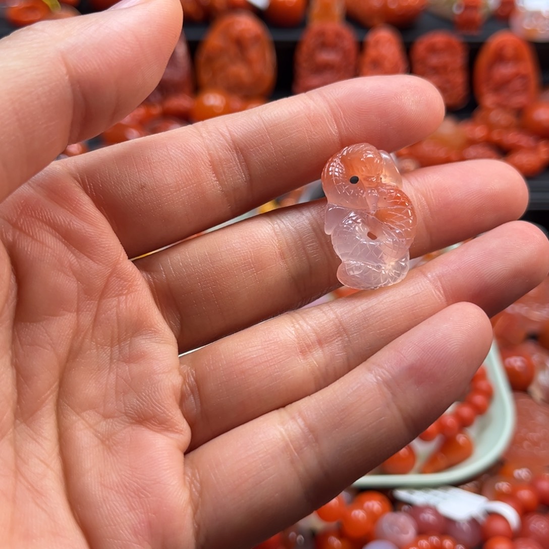 南红玛瑙配饰未镶嵌