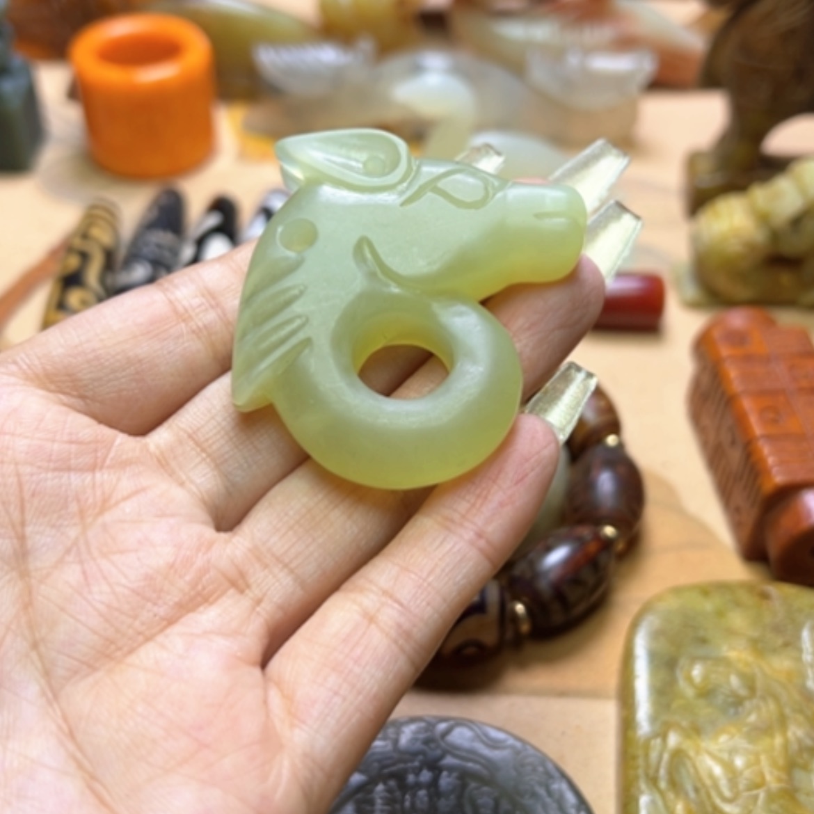 【闪购商品】蛇纹石玉颈饰未镶嵌