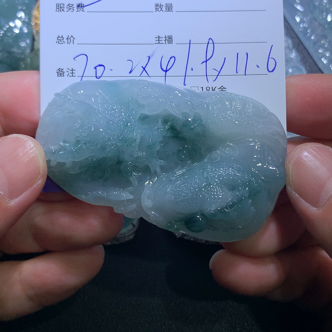 翡翠未镶嵌颈饰龙
