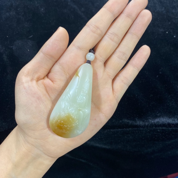 且末金山微色差吊坠