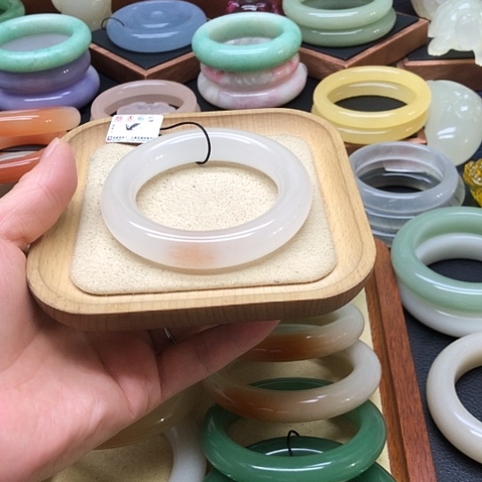 石英质玉（黄龙玉）合金手镯泡*