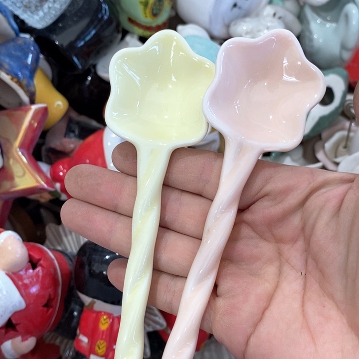 摆件陶瓷树脂材料