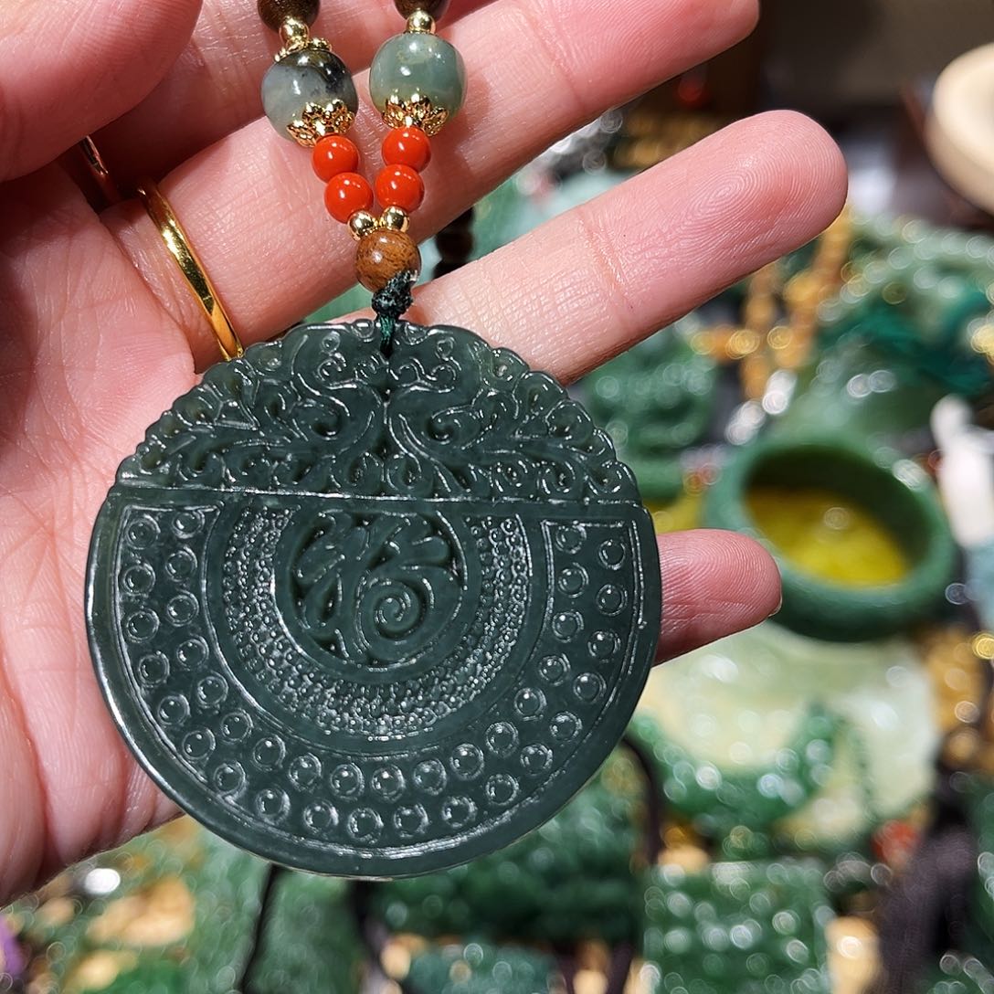 颈饰未镶嵌和田玉