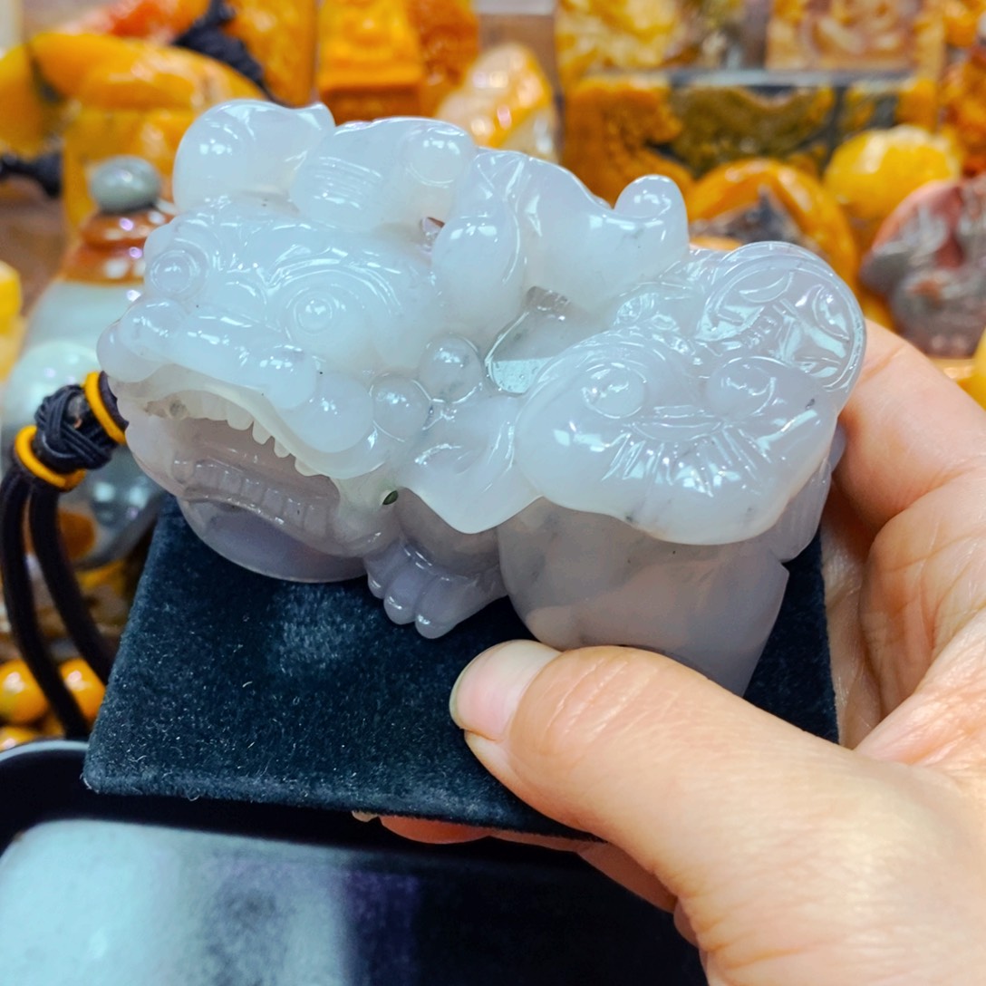 未镶嵌石英质玉（黄龙玉）颈饰