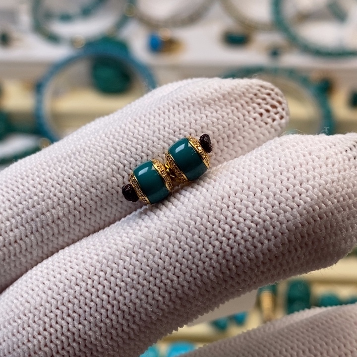 绿松石珠宝奇石18K金镶嵌A524