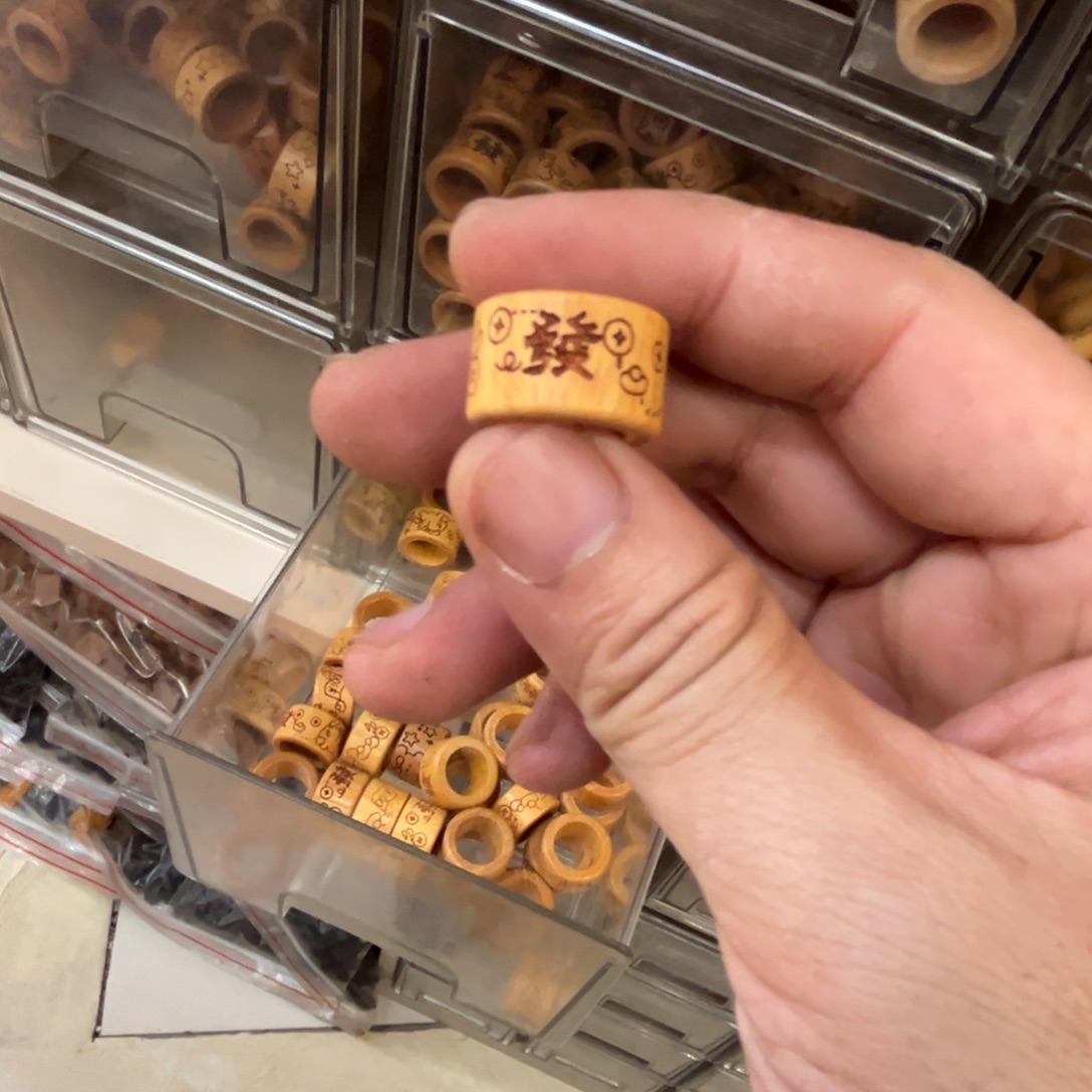 只买单纯的吊坠，没带链子，属的性质。