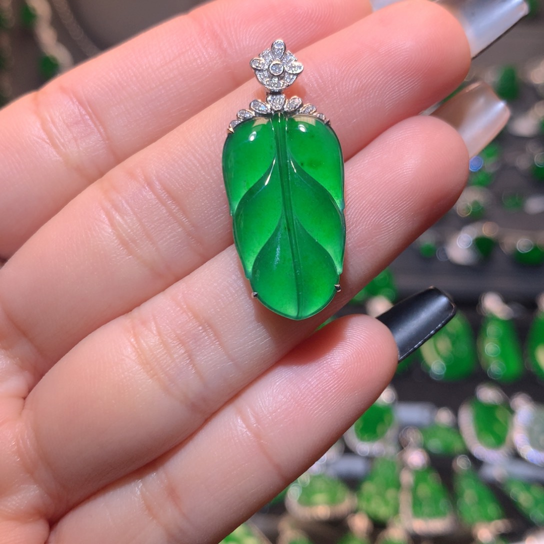 翡翠颈饰18K金镶嵌叶子