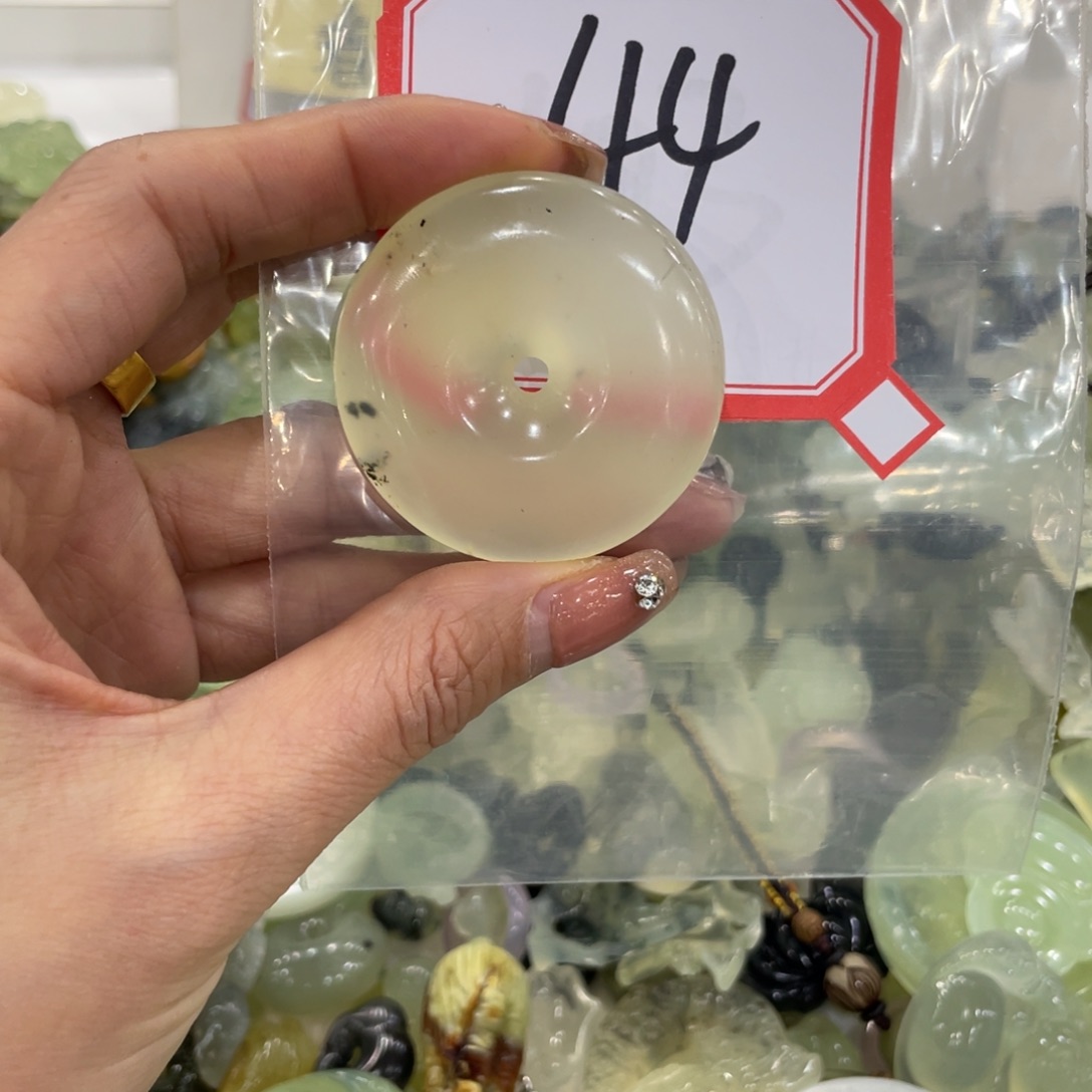 蛇纹石玉颈饰合金