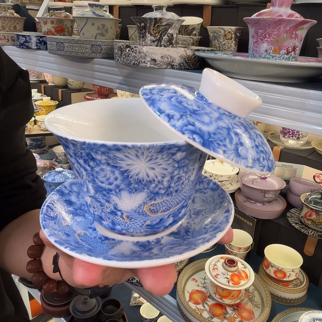 这些盖碗很漂亮！！！