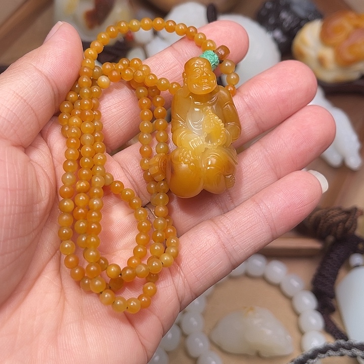 豹***子和田玉未镶嵌颈饰